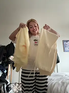 SilkyMira online show from 12-22-25, 11:21