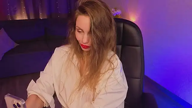 Vivien Star online show from 12-16-25, 05:44