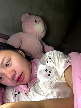 leo-kitty online show from 12-17-25, 05:12