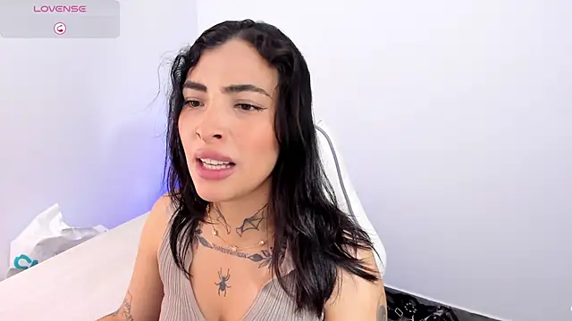 Snapshot of emmi_11 chatting on 06-25-26, 12:41 emmi 11 online show from 06-25-26, 12:41