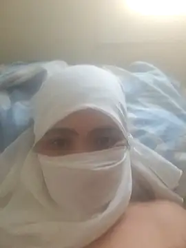 Snapshot of katiyvy chatting on 12-18-25, 04:44 katiyvy online show from 12-18-25, 04:44