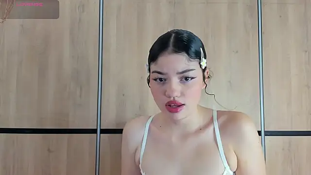 Snapshot of chloe_cortez chatting on 07-04-26, 12:00 chloe cortez online show from 07-04-26, 12:00