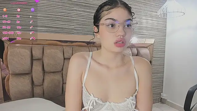 Snapshot of chloe_cortez chatting on 06-11-26, 09:50 chloe cortez online show from 06-11-26, 09:50