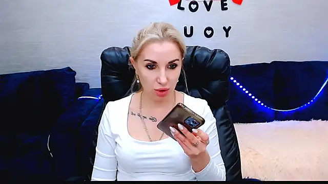 Hanna--Sweet online show from 12-19-25, 10:28