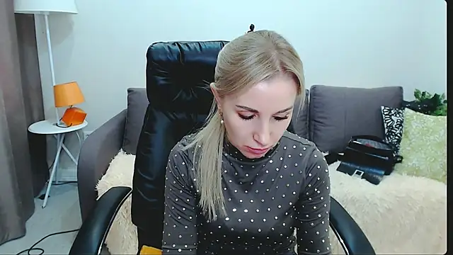 Hanna--Sweet online show from 03-18-26, 11:35