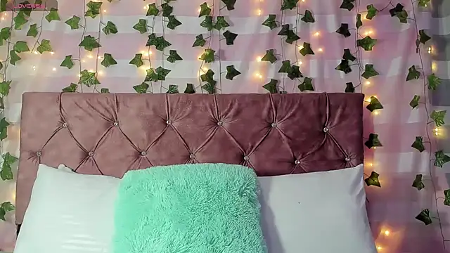 Ayla-marttinez online show from 04-08-26, 12:45