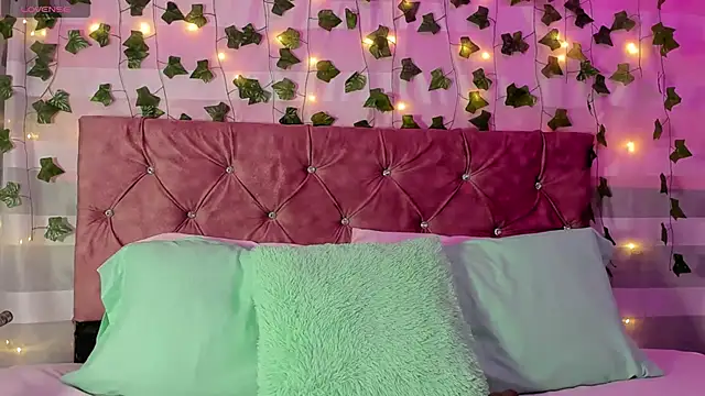 Ayla-marttinez online show from 04-16-26, 12:33