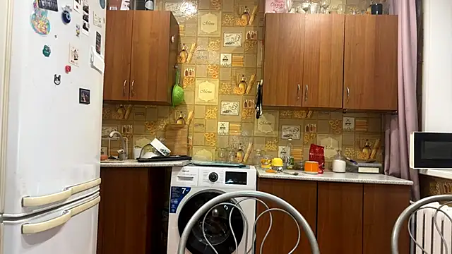 DiedraGlackin online show from 12-18-25, 05:17