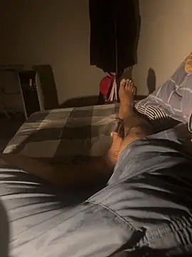 Snapshot of Night_outcam chatting on 02-16-26, 08:07 Night outcam online show from 02-16-26, 08:07