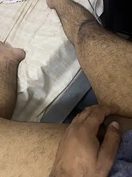 Snapshot of Night_outcam chatting on 03-18-26, 11:05 Night outcam online show from 03-18-26, 11:05