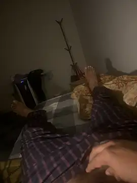 Snapshot of Night_outcam chatting on 02-15-26, 07:13 Night outcam online show from 02-15-26, 07:13