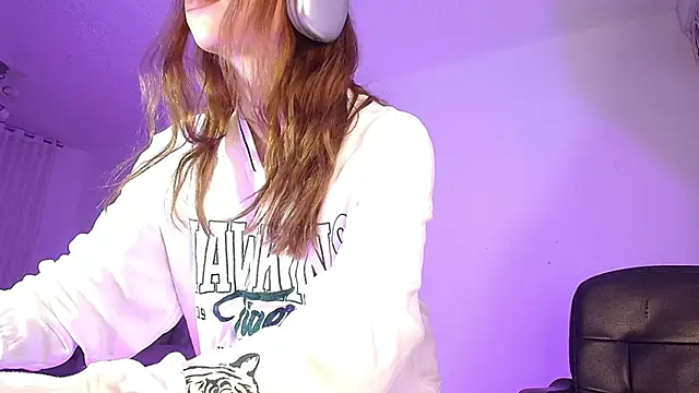 alina lee online show from 04-24-26, 01:18