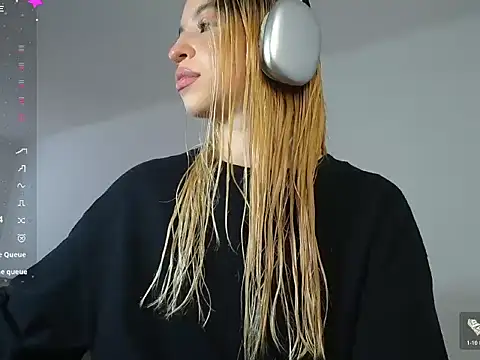 Snapshot of alina_lee chatting on 12-14-25, 08:58 alina lee online show from 12-14-25, 08:58