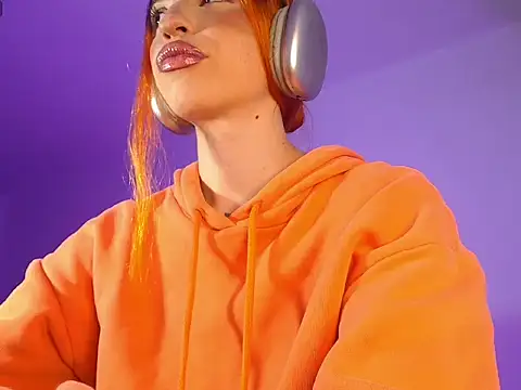 Snapshot of alina_lee chatting on 01-10-26, 02:07 alina lee online show from 01-10-26, 02:07