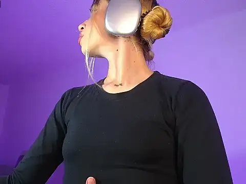 Snapshot of alina_lee chatting on 01-08-26, 02:06 alina lee online show from 01-08-26, 02:06