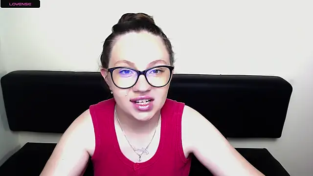 Snapshot of LiliaErmi chatting on 06-26-26, 06:08 LiliaErmi online show from 06-26-26, 06:08