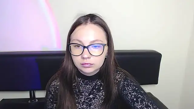 Snapshot of LiliaErmi chatting on 06-18-26, 06:34 LiliaErmi online show from 06-18-26, 06:34