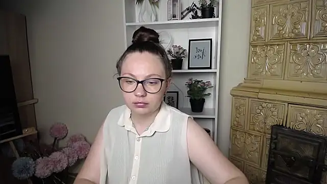 Snapshot of LiliaErmi chatting on 06-28-26, 06:09 LiliaErmi online show from 06-28-26, 06:09