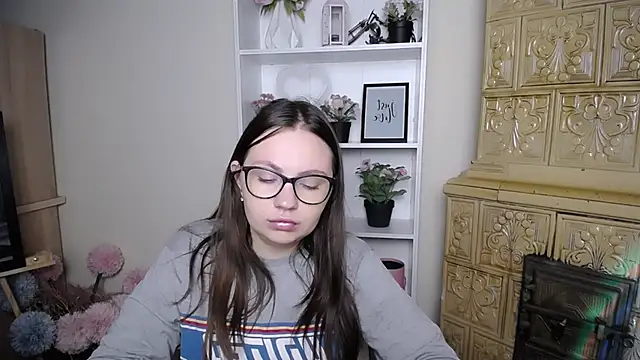 Snapshot of LiliaErmi chatting on 06-15-26, 06:13 LiliaErmi online show from 06-15-26, 06:13