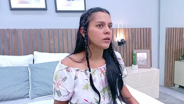 Mia Bellefort online show from 03-04-26, 07:54