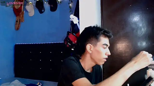 Snapshot of Juan_Gomezz26 chatting on 05-17-26, 12:21 Juan Gomezz26 online show from 05-17-26, 12:21