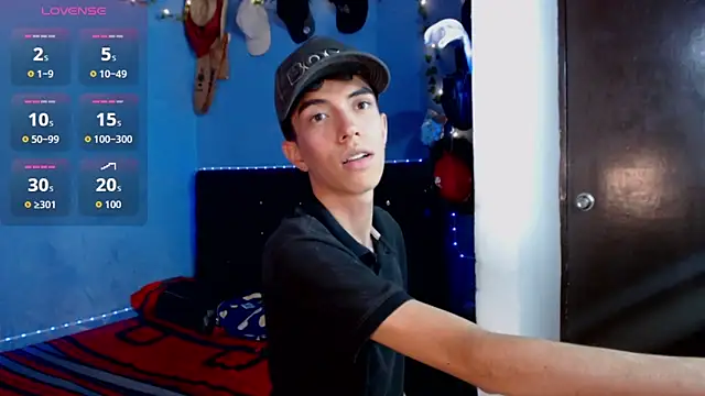 Snapshot of Juan_Gomezz26 chatting on 05-25-26, 04:23 Juan Gomezz26 online show from 05-25-26, 04:23