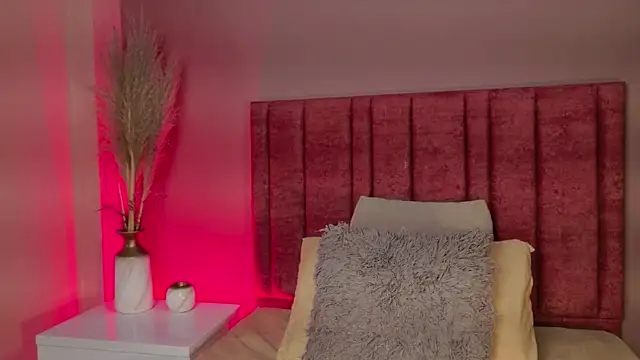 Snapshot of PaulinaSaint chatting on 02-10-26, 12:53 PaulinaSaint online show from 02-10-26, 12:53