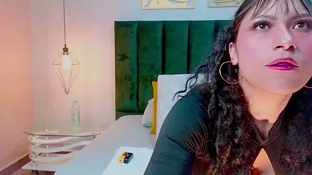 XenaRevelo online show from 02-06-26, 01:01