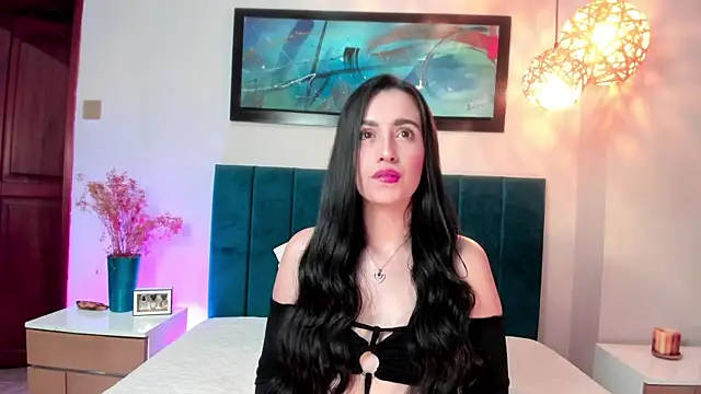 Snapshot of EllaVillaluna chatting on 12-18-25, 01:00 EllaVillaluna online show from 12-18-25, 01:00