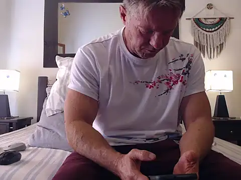 TommyLopez online show from 12-18-25, 03:38