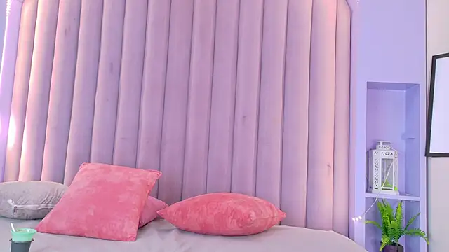 Snapshot of Miia_Anderson chatting on 04-09-26, 12:00 Miia Anderson online show from 04-09-26, 12:00