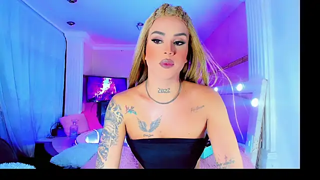 Snapshot of super_hot_girls chatting on 12-20-25, 11:51 super hot girls online show from 12-20-25, 11:51