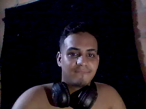 Snapshot of The_boysexy chatting on 05-06-26, 04:38 The boysexy online show from 05-06-26, 04:38