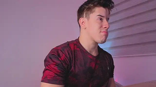 Snapshot of maxxcooper1 chatting on 12-17-25, 03:33 maxxcooper1 online show from 12-17-25, 03:33