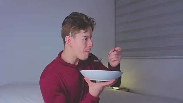 Snapshot of maxxcooper1 chatting on 12-21-25, 05:53 maxxcooper1 online show from 12-21-25, 05:53