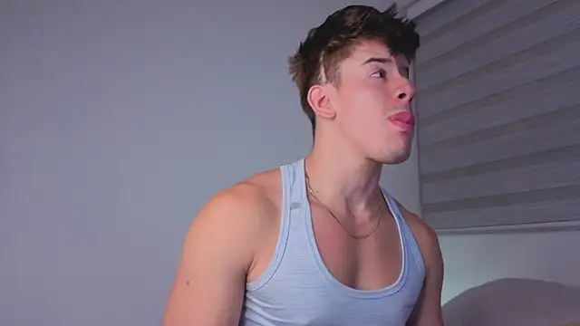 Snapshot of maxxcooper1 chatting on 12-19-25, 04:38 maxxcooper1 online show from 12-19-25, 04:38