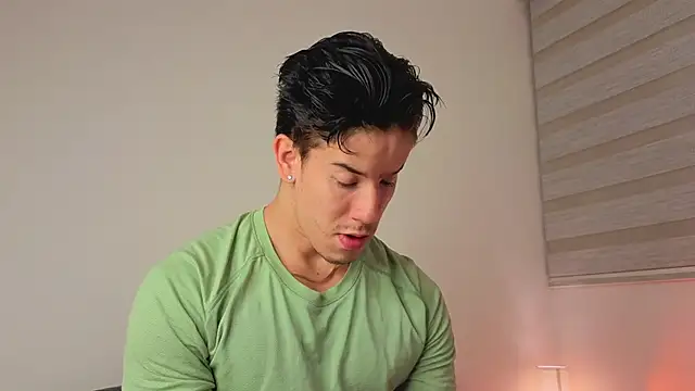 Snapshot of maxxcooper1 chatting on 01-15-26, 04:05 maxxcooper1 online show from 01-15-26, 04:05