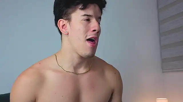 Snapshot of maxxcooper1 chatting on 01-14-26, 04:38 maxxcooper1 online show from 01-14-26, 04:38