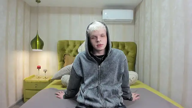 Snapshot of MillerBills chatting on 12-17-25, 07:41 MillerBills online show from 12-17-25, 07:41