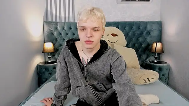 Snapshot of MillerBills chatting on 12-20-25, 01:47 MillerBills online show from 12-20-25, 01:47