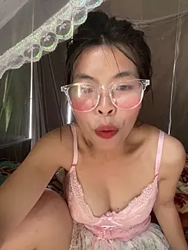 Snapshot of lux-su chatting on 05-18-26, 04:18 lux-su online show from 05-18-26, 04:18