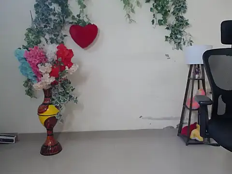 Snapshot of Shy_nivi chatting on 06-15-26, 04:06 Shy nivi online show from 06-15-26, 04:06