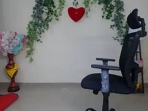 Shy nivi online show from 04-28-26, 02:54