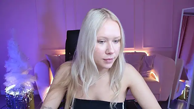 Snapshot of AprilChambers chatting on 12-15-25, 05:24 AprilChambers online show from 12-15-25, 05:24