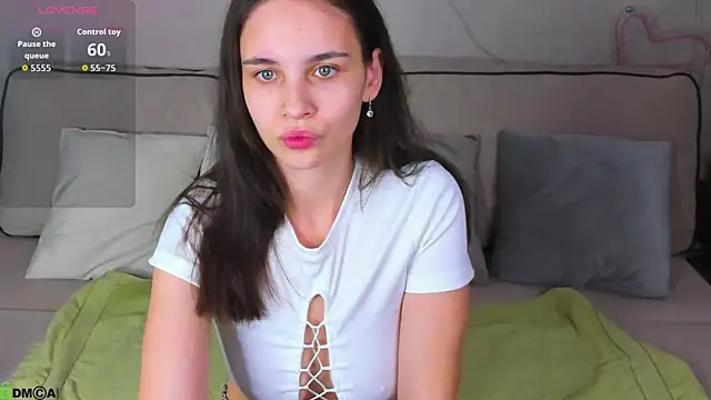 Snapshot of Skye_Taylor chatting on 01-09-26, 12:28 Skye Taylor online show from 01-09-26, 12:28