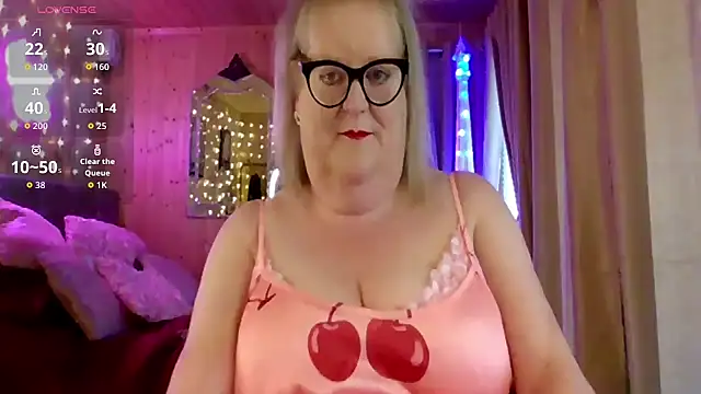 Curvy-Irish-CrystalX online show from 04-15-26, 11:27