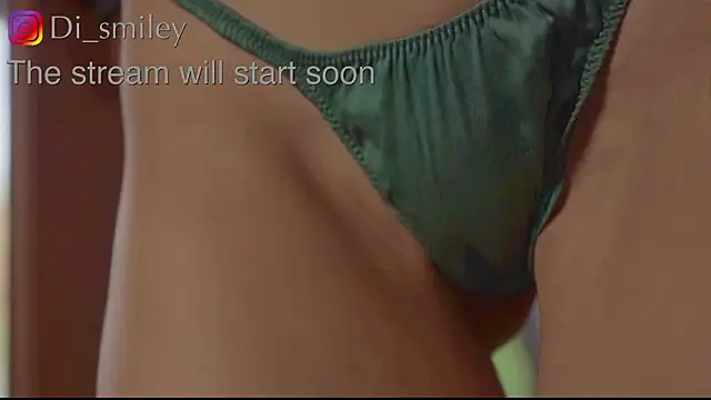 Snapshot of di_smileyone chatting on 05-09-26, 03:32 di smileyone online show from 05-09-26, 03:32
