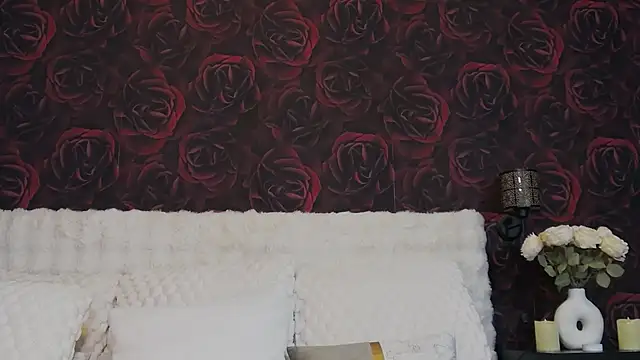 Snapshot of Leena_C chatting on 05-19-26, 01:18 Leena C online show from 05-19-26, 01:18