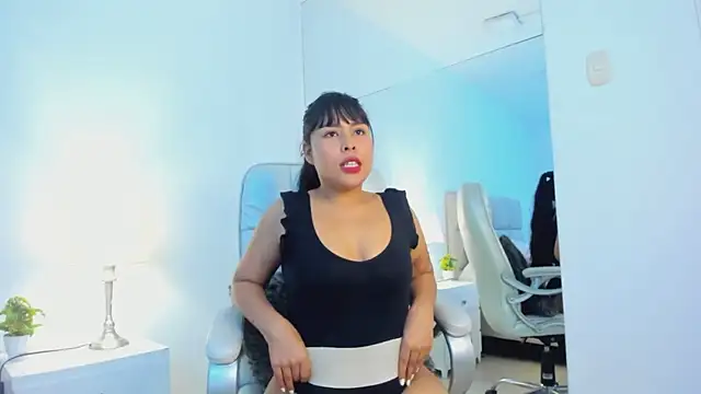 JulietaFerrer  online show from 04-11-26, 11:36