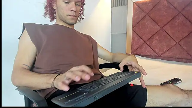 TAYSON SCOTT online show from 12-18-25, 01:37